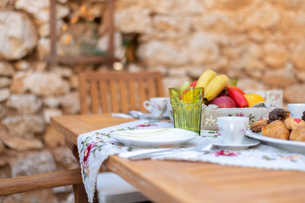فيلا Little Karafillias Chalki House المظهر الخارجي الصورة