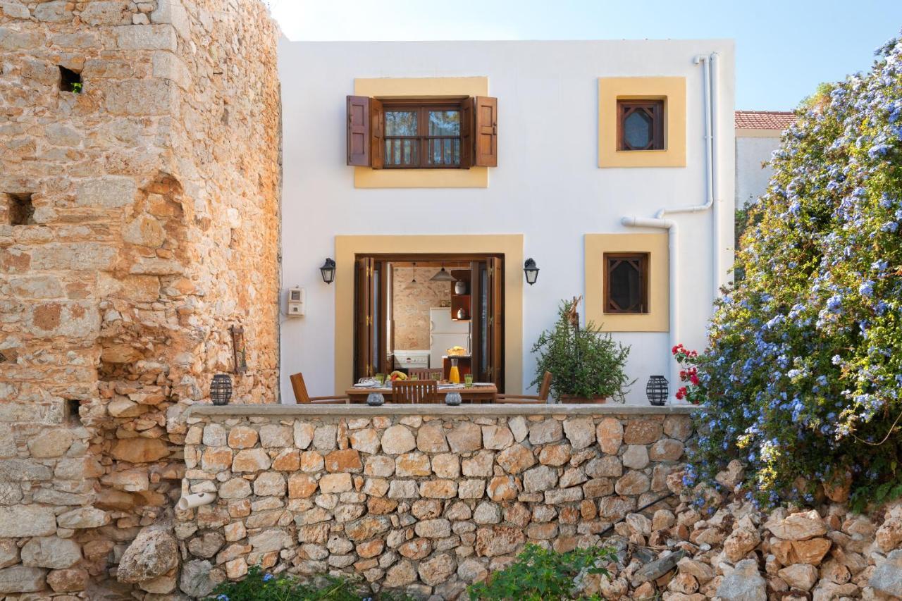 فيلا Little Karafillias Chalki House المظهر الخارجي الصورة