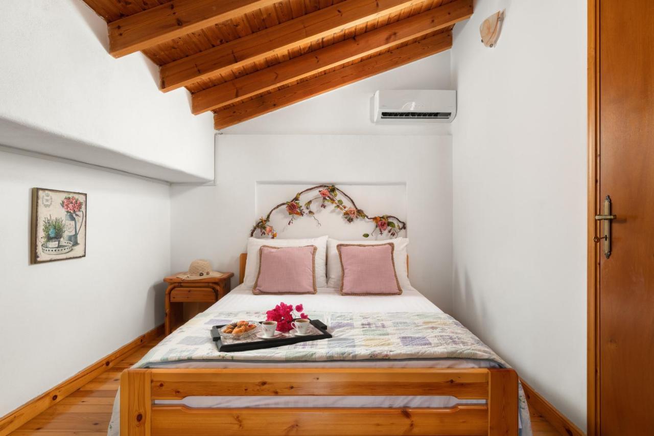 فيلا Little Karafillias Chalki House المظهر الخارجي الصورة
