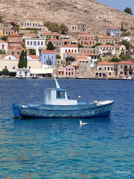 فيلا Little Karafillias Chalki House المظهر الخارجي الصورة